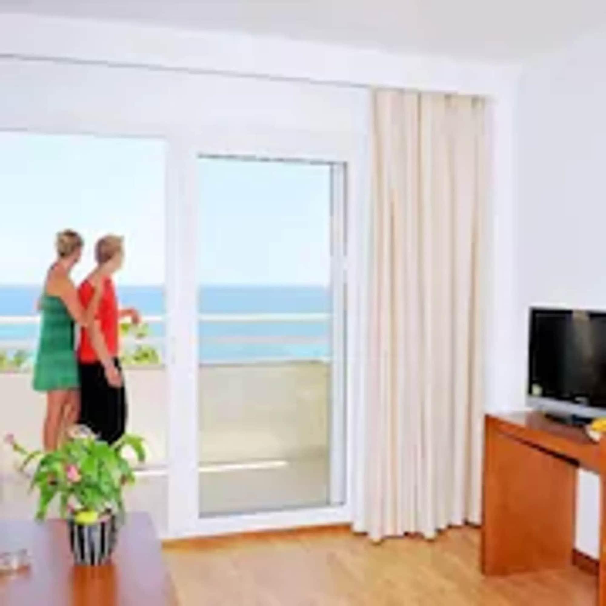 Hotel Cabot Cap De Mar à Cala Bona  Extérieur photo