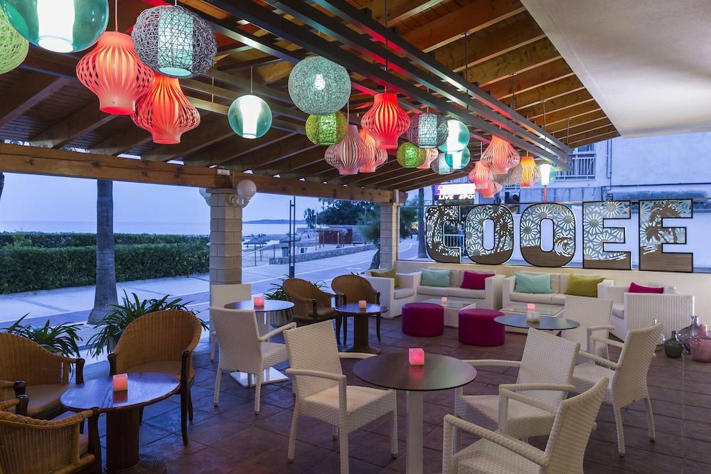 Hotel Cabot Cap De Mar à Cala Bona  Extérieur photo